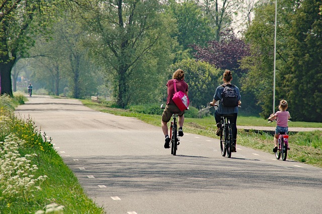 cycling, away, roadside, spring weather 