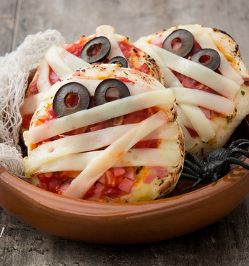 Mummy mini pizzas